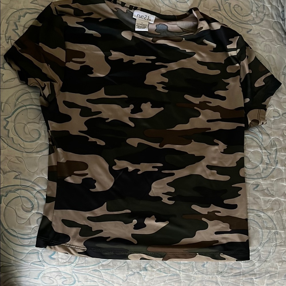 Rue21 Women's Camouflage Top